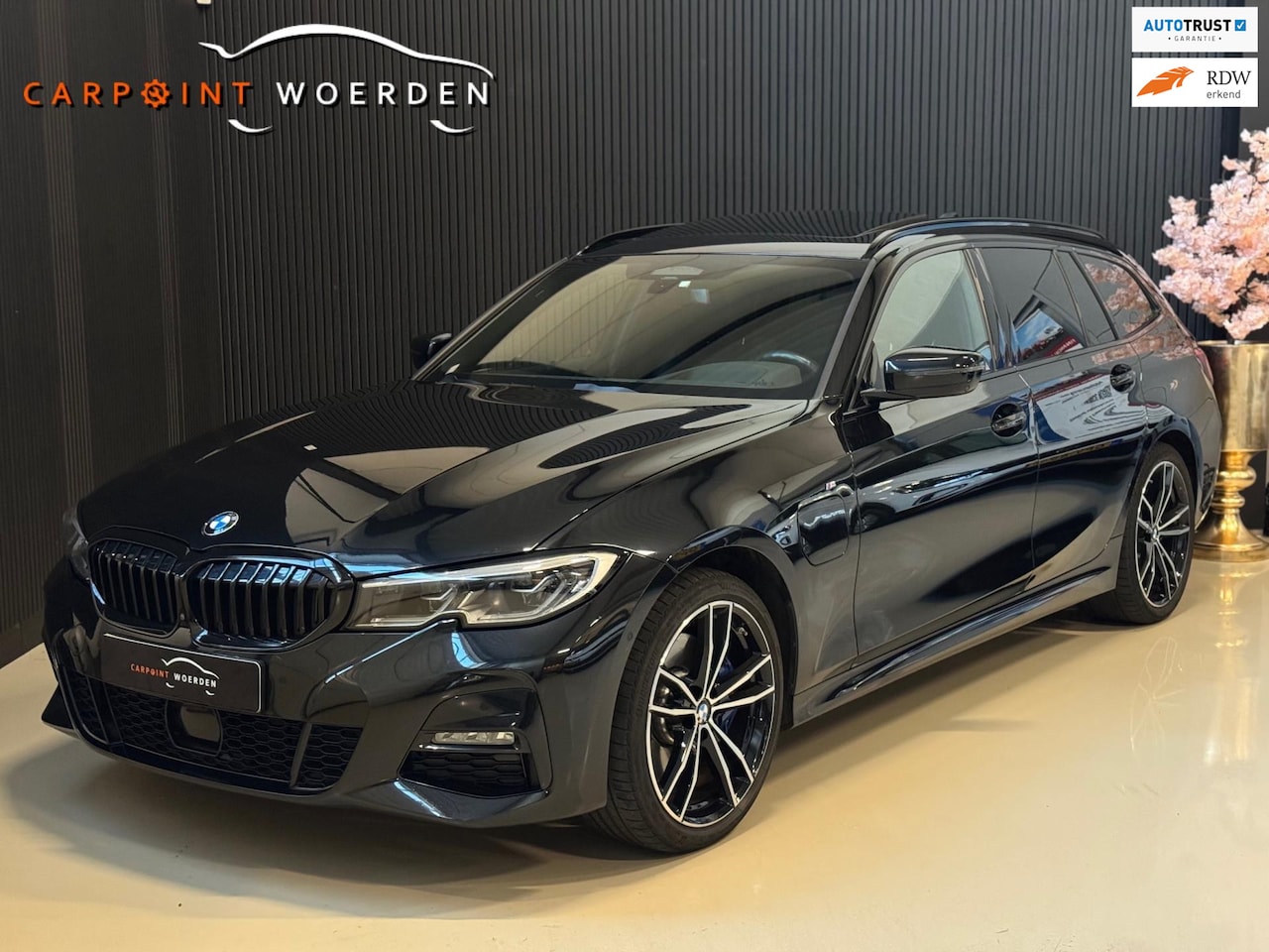 BMW 3-serie Touring - 330e xDrive M-Sport | ALLE OPTIES! | 360° | HARMAN KARDON | PANO | VOL! - AutoWereld.nl