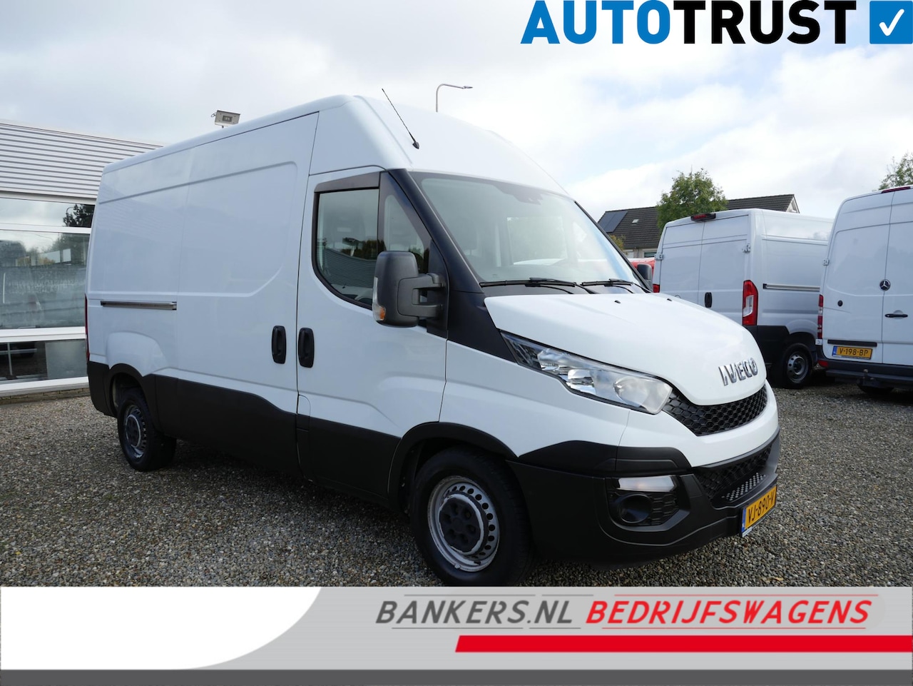 Iveco Daily - 35S11V 2.3 106PK, L3H2, Airco, Trekhaak 3.500KG - AutoWereld.nl