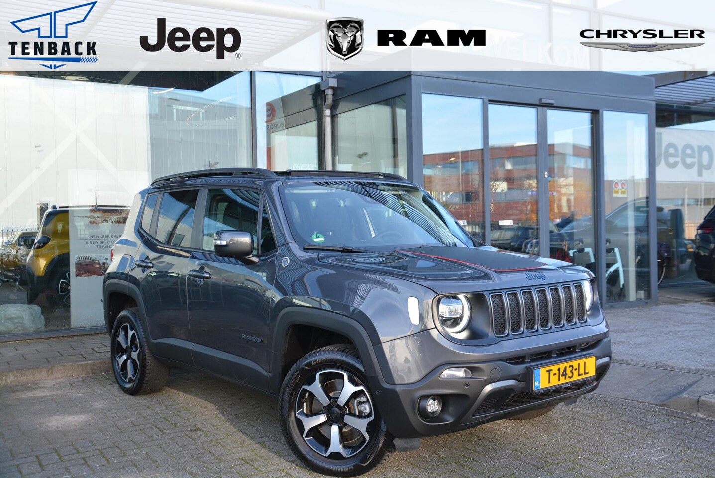 Jeep Renegade - 4xe 240 Plug-in Hybrid Electric Trailhawk | Pano dak | Dealer auto - AutoWereld.nl