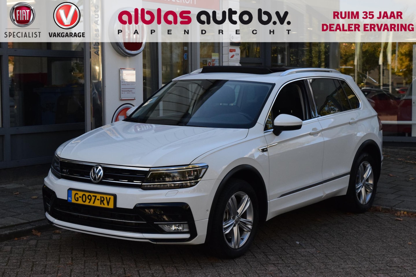 Volkswagen Tiguan - 2.0 TSI 180pk 4Motion R-Line|dak|trekhaak|hud|vol! - AutoWereld.nl