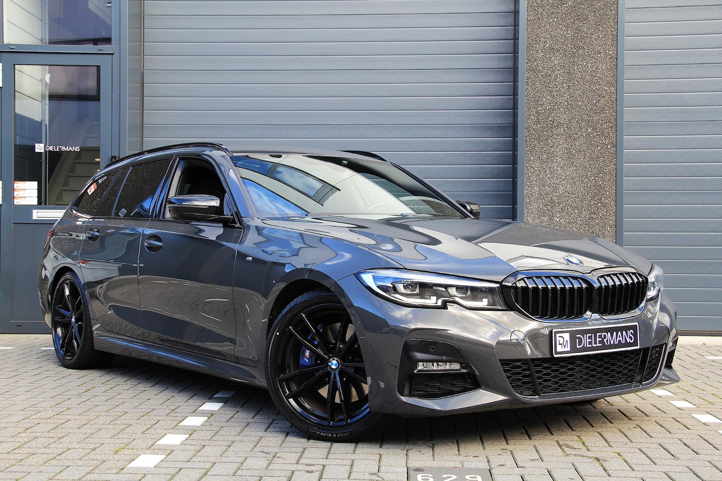 BMW 3-serie Touring - 330i High Executive M pakket | Nardo Grey | Bom en Bomvol! - AutoWereld.nl