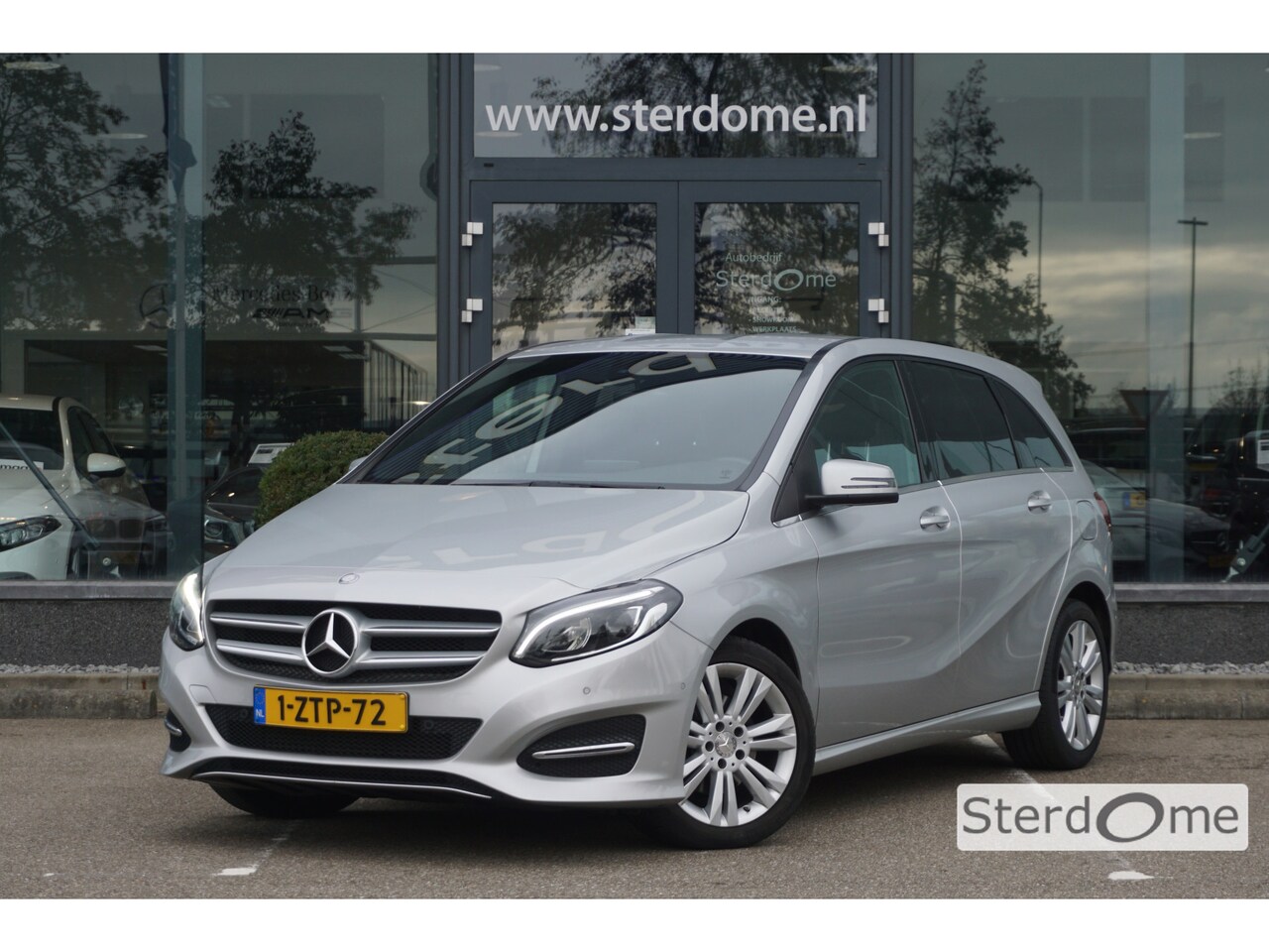 Mercedes-Benz B-klasse - 180 AMBITION Style l Facelift uitvoering l Xenon l PTS l Privacy glas l trekhaak l Airco l - AutoWereld.nl