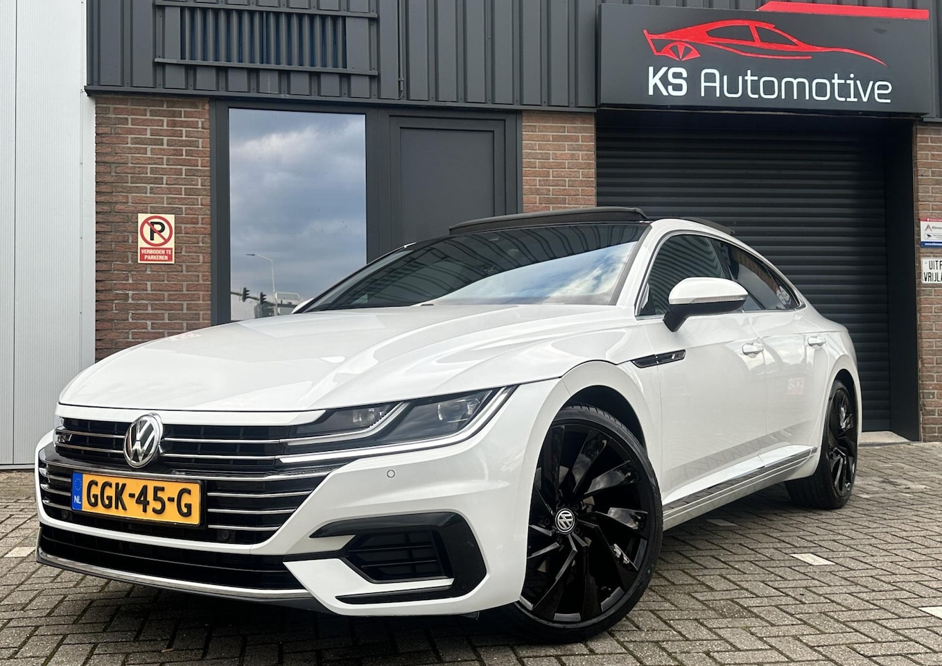 Volkswagen Arteon - 2.0 TSI 190PK R-LINE DSG | PANO| VIRTUAL | MASSAGE - AutoWereld.nl