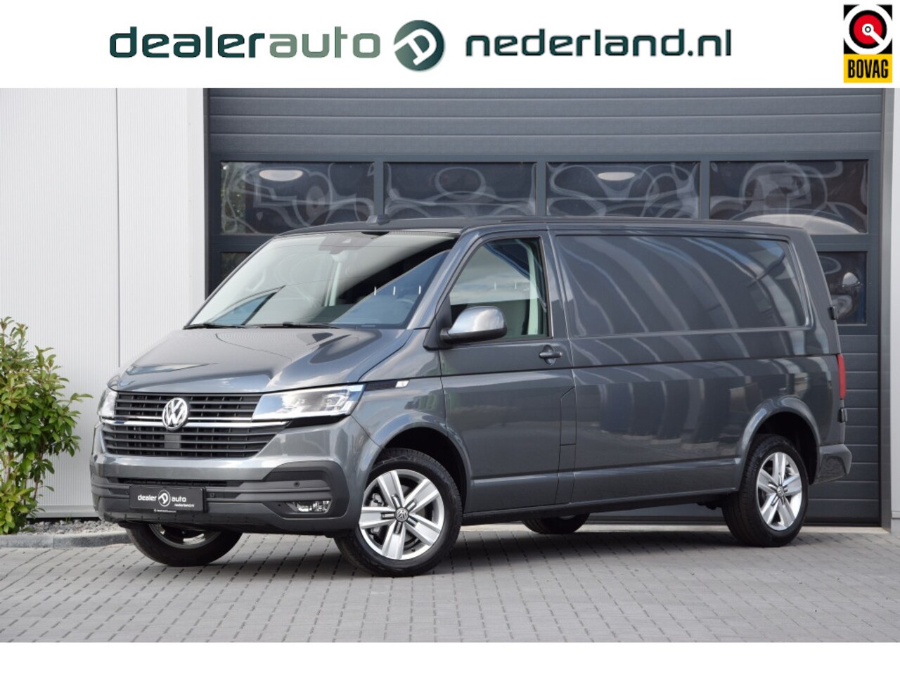 Volkswagen Transporter - 2.0 TDI L2H1 150Pk | Navigatie | Trekhaak | 5 op Voorraad | - AutoWereld.nl