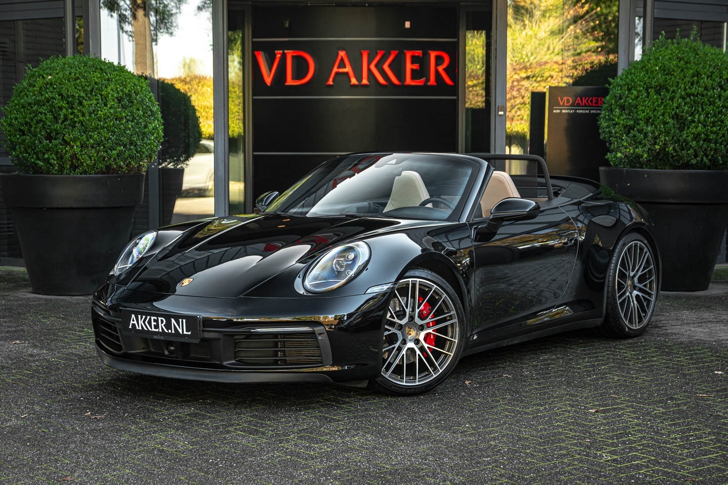 Porsche 911 Cabrio - 992 CARRERA S BOSE+ACC+SPORTUTILAAT+BICOLOR LEDER - AutoWereld.nl