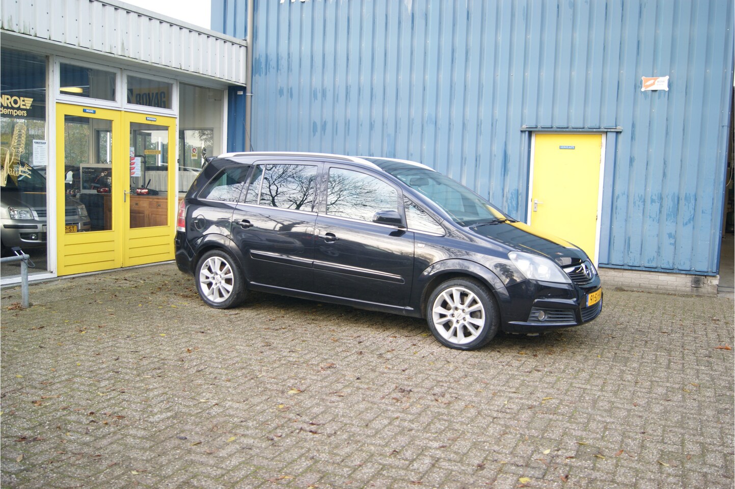 Opel Zafira - 2.2 16V Cosmo, Airco/ECC, Nieuwe APK!!! - AutoWereld.nl