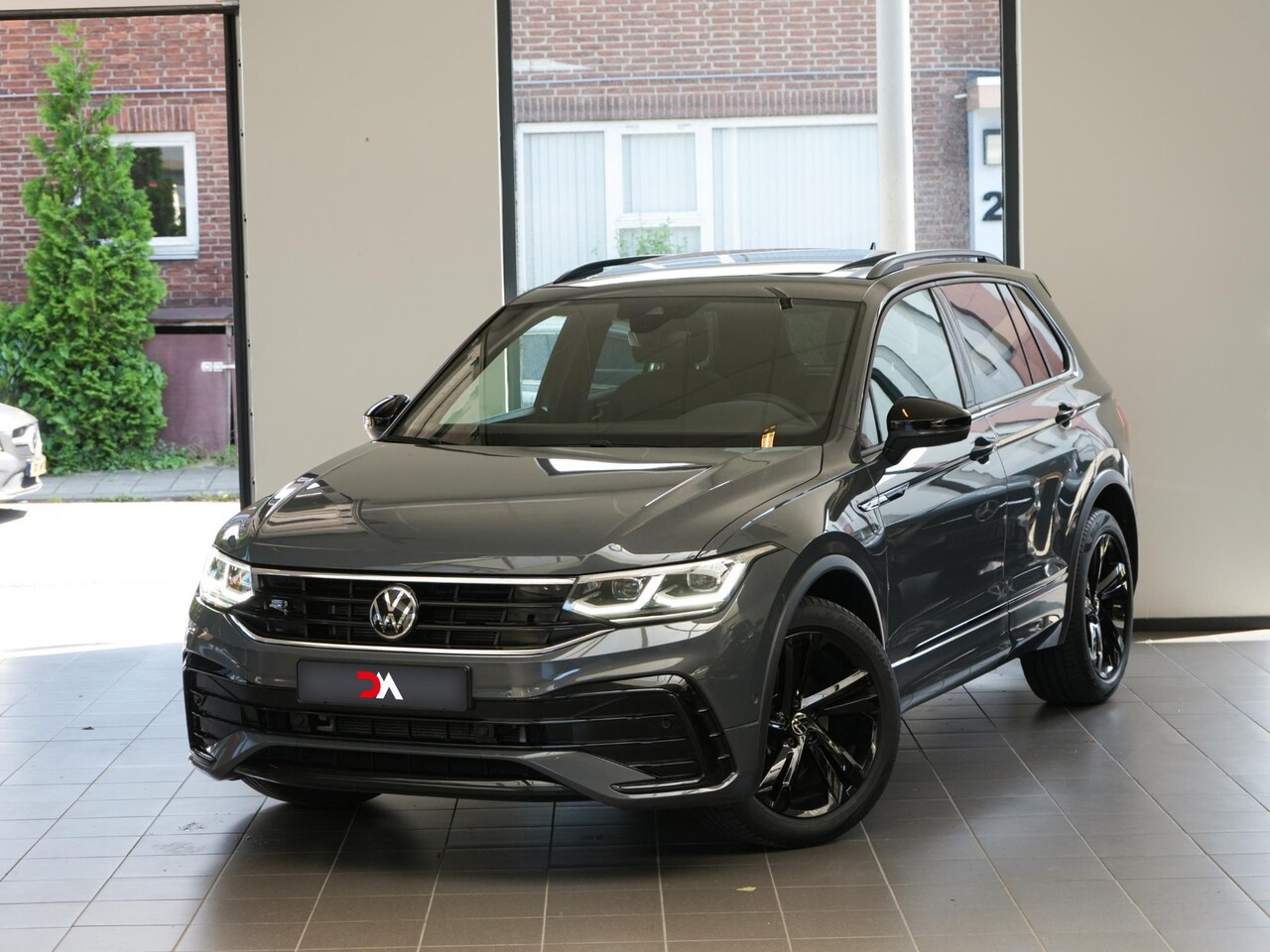 Volkswagen Tiguan - 1.5 TSI R-Line Pano HUD Navi - AutoWereld.nl