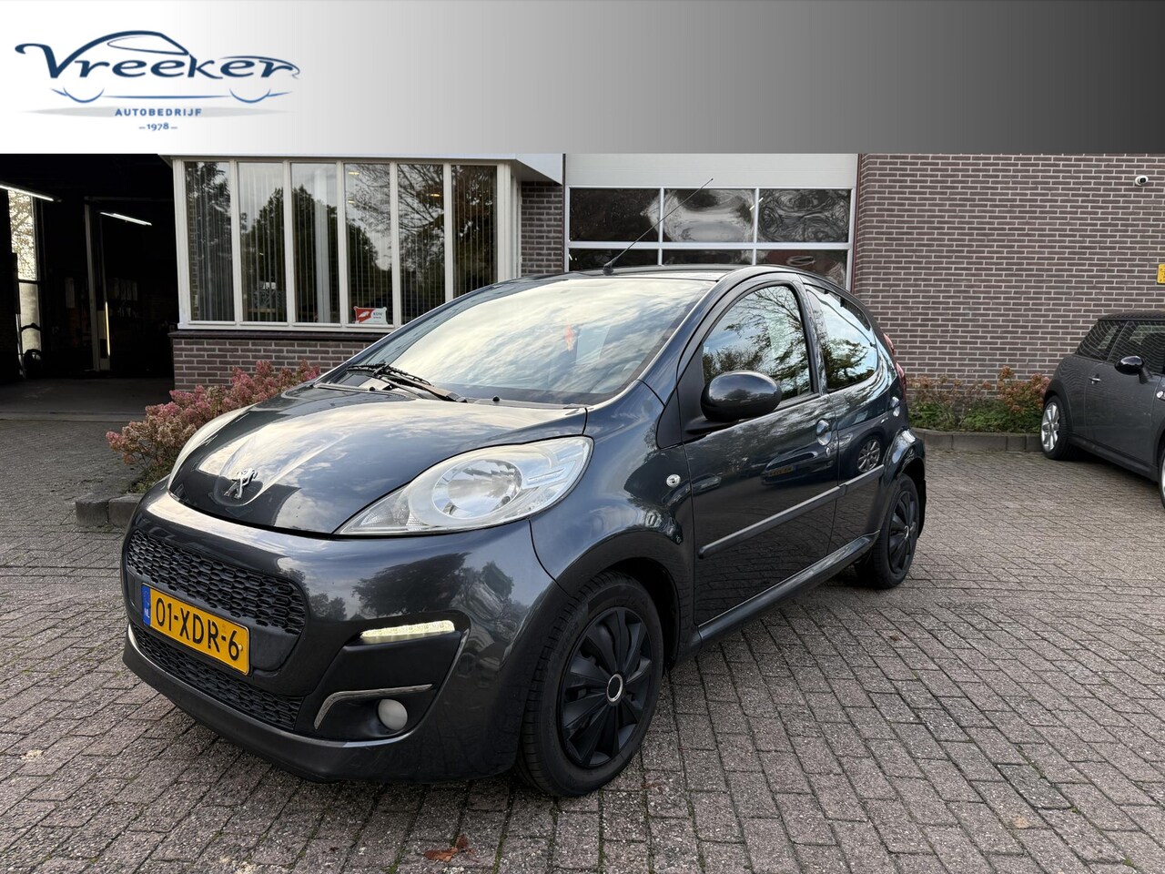 Peugeot 107 - 1.0 Active CarPlay l Airco - AutoWereld.nl