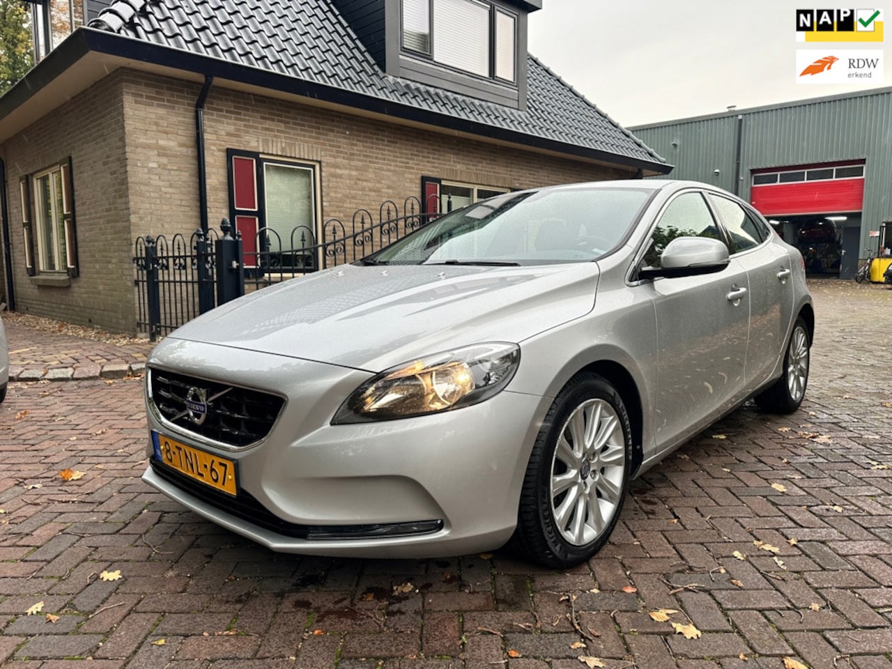 Volvo V40 - 1.6 T3 Momentum 1.6 T3 Momentum - AutoWereld.nl