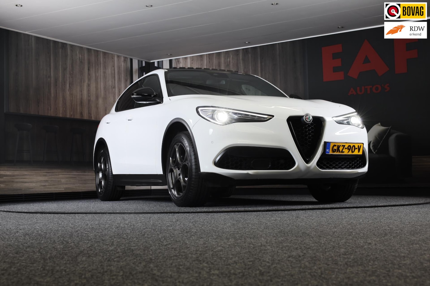 Alfa Romeo Stelvio - 2.0 T AWD B-Tech / 280 PK / AUT / ACC / Camera / Navi / Leder / Open Panoramadak / Lane As - AutoWereld.nl