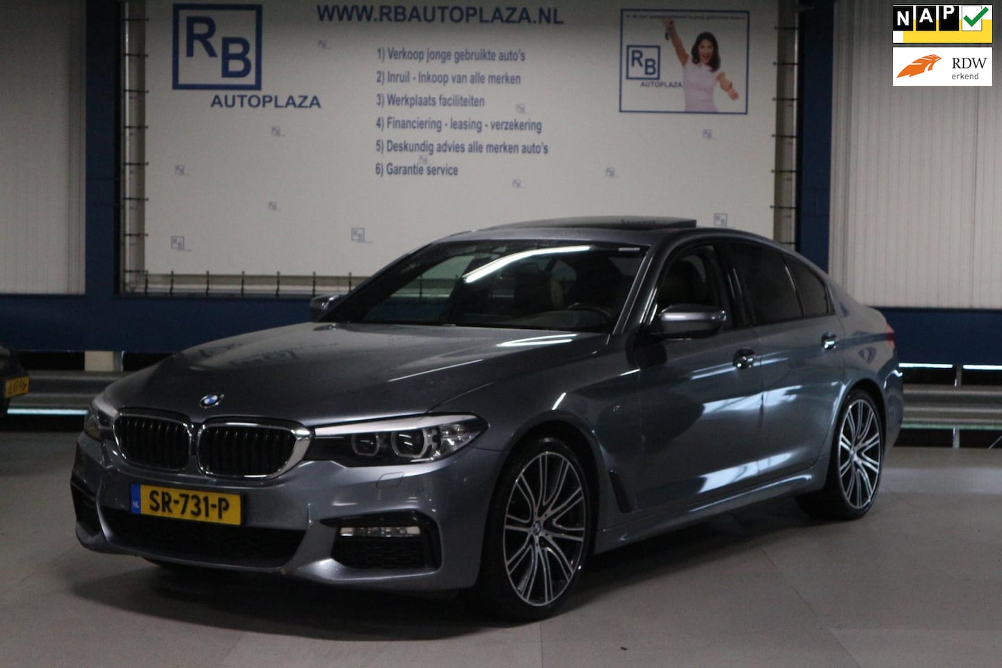 BMW 5-serie - 520d High Executive / M-PAKKET / FULL OPTIONS ! ! ! - AutoWereld.nl