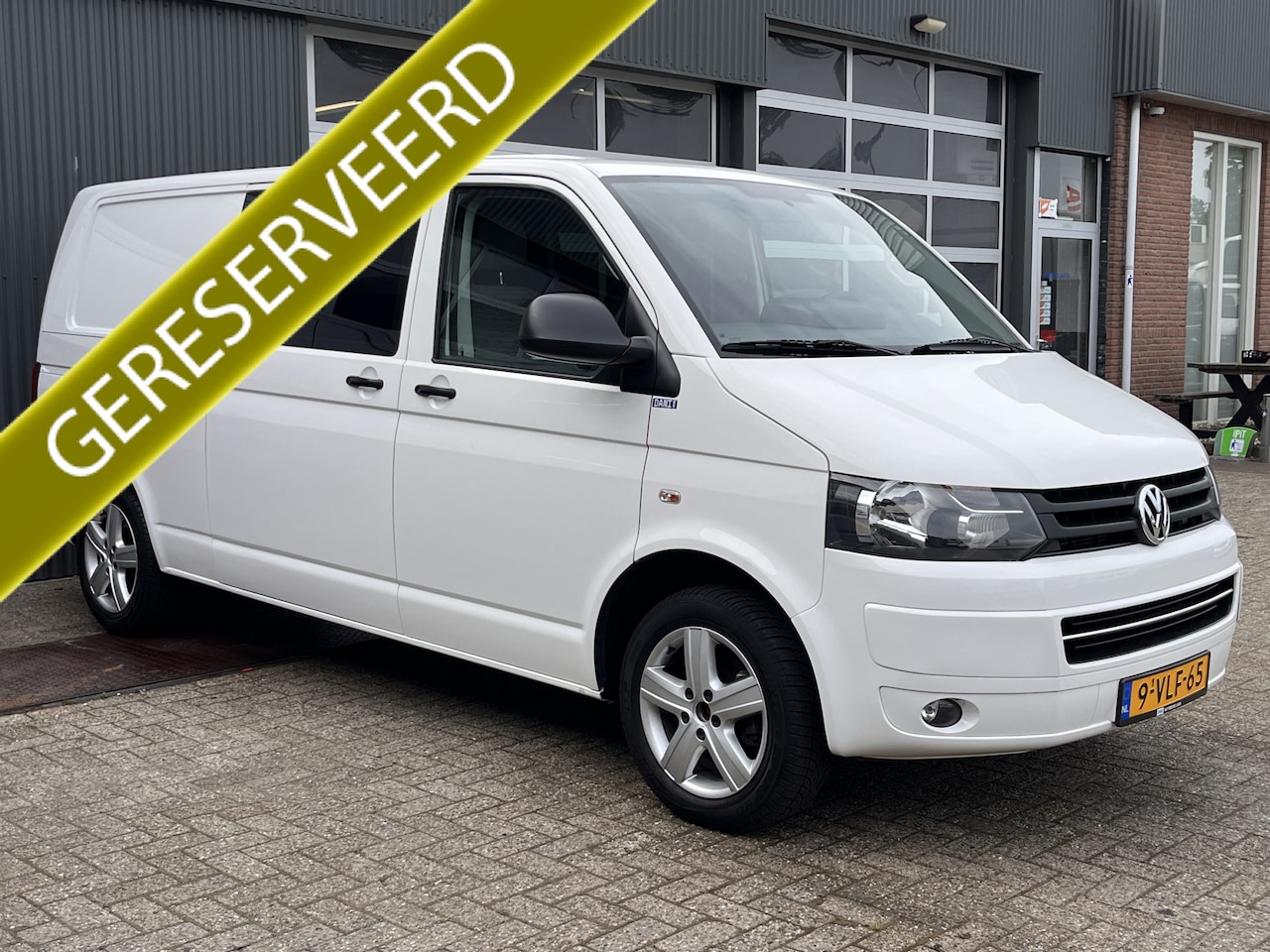 Volkswagen Transporter - 2.0 TDI L2H1 DC 140pk Marge Airco Navigatie Trekhaak Multifunctioneel stuurwiel Schuifdeur - AutoWereld.nl