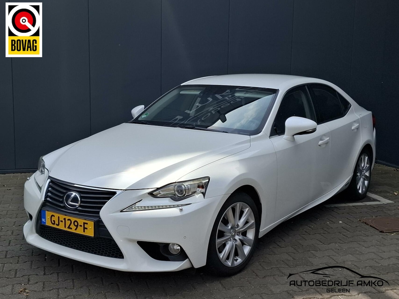 Lexus IS - 300h Business Line / LEDER / NAVI / DEALER ONDERHOUDEN - AutoWereld.nl