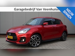 Suzuki Swift - 1.4 140pk Sport LED Navi DAB Keyless 17inch LM Adaptive Cruise *Burning Red Pearl Metallic