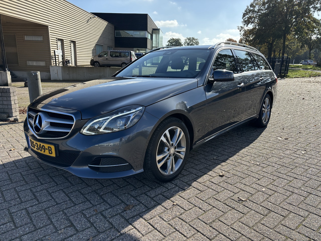 Mercedes-Benz E-klasse Estate - 200 Prestige Elegance Automaat [ panoramadak,leer,fm navi,pdc,lmv ] - AutoWereld.nl