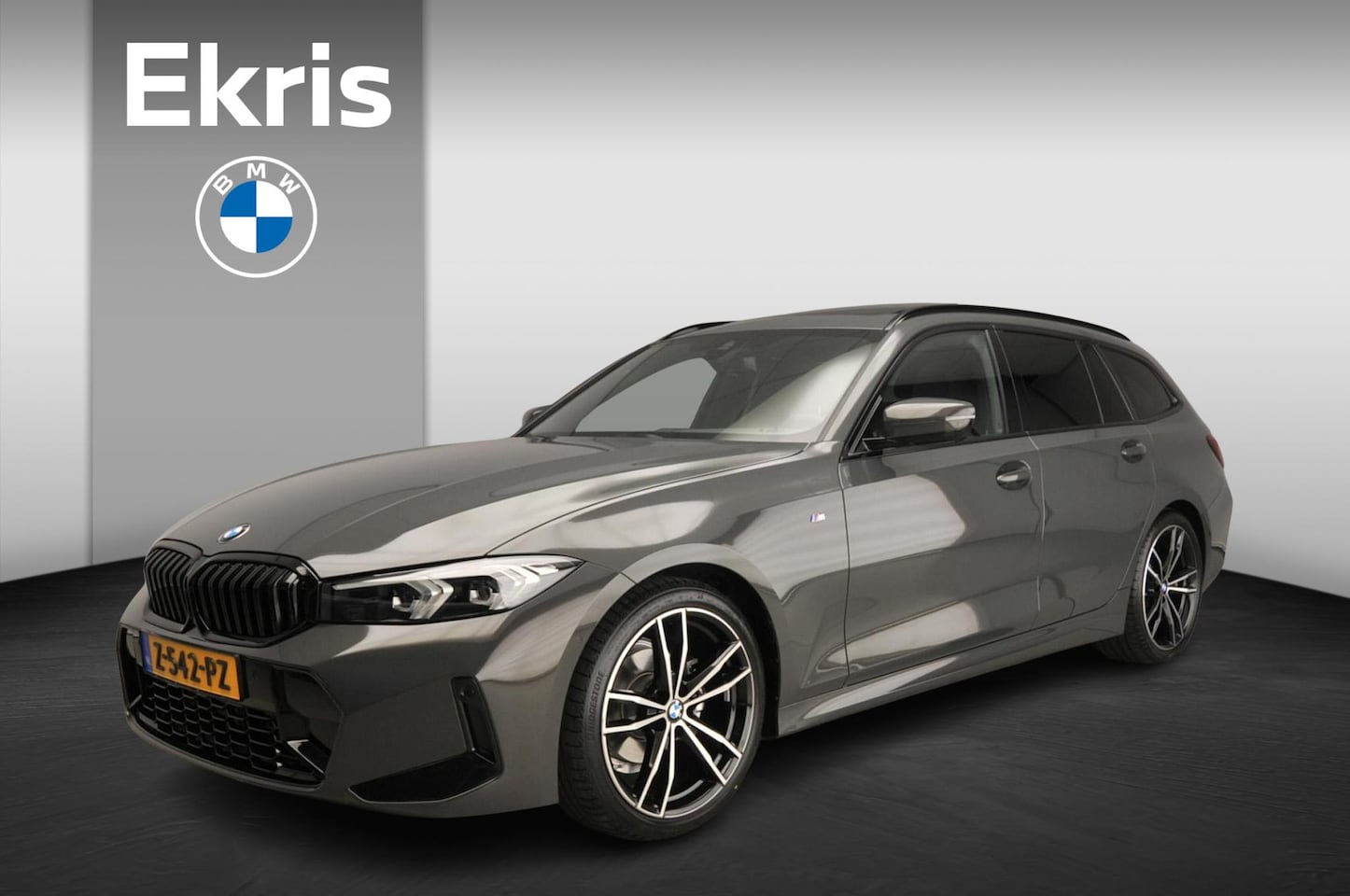 BMW 3-serie Touring - 318i | M-Sportpakket | LED | Leder | Navigatie | Schuifdak | Trekhaak | Sportstoelen | DAB - AutoWereld.nl