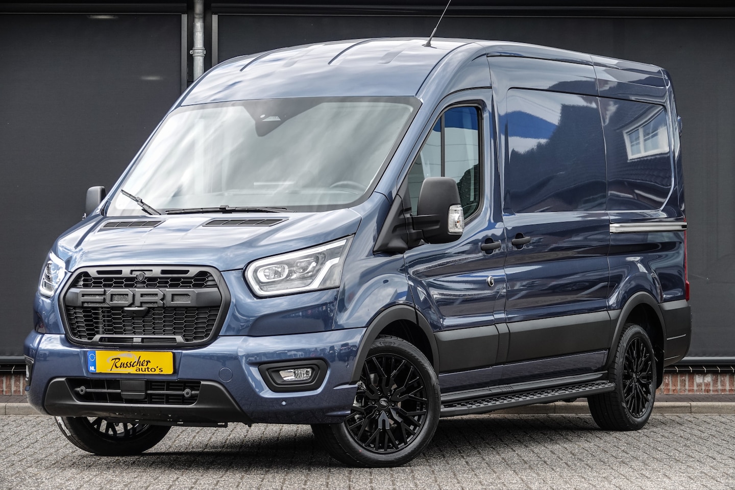 Ford Transit - L2H2 | 165Pk A8 Aut. | Raptor Edition | 2x Schuifdeur | Nieuw Model | Chrome Blue - AutoWereld.nl