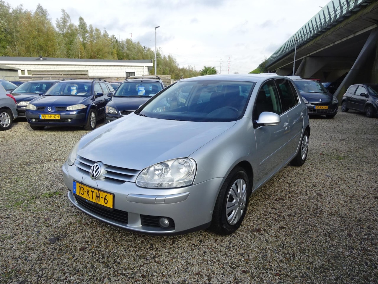 Volkswagen Golf - 1.6 Trendline Airco Navi Parkeer Sensors Benzine - AutoWereld.nl