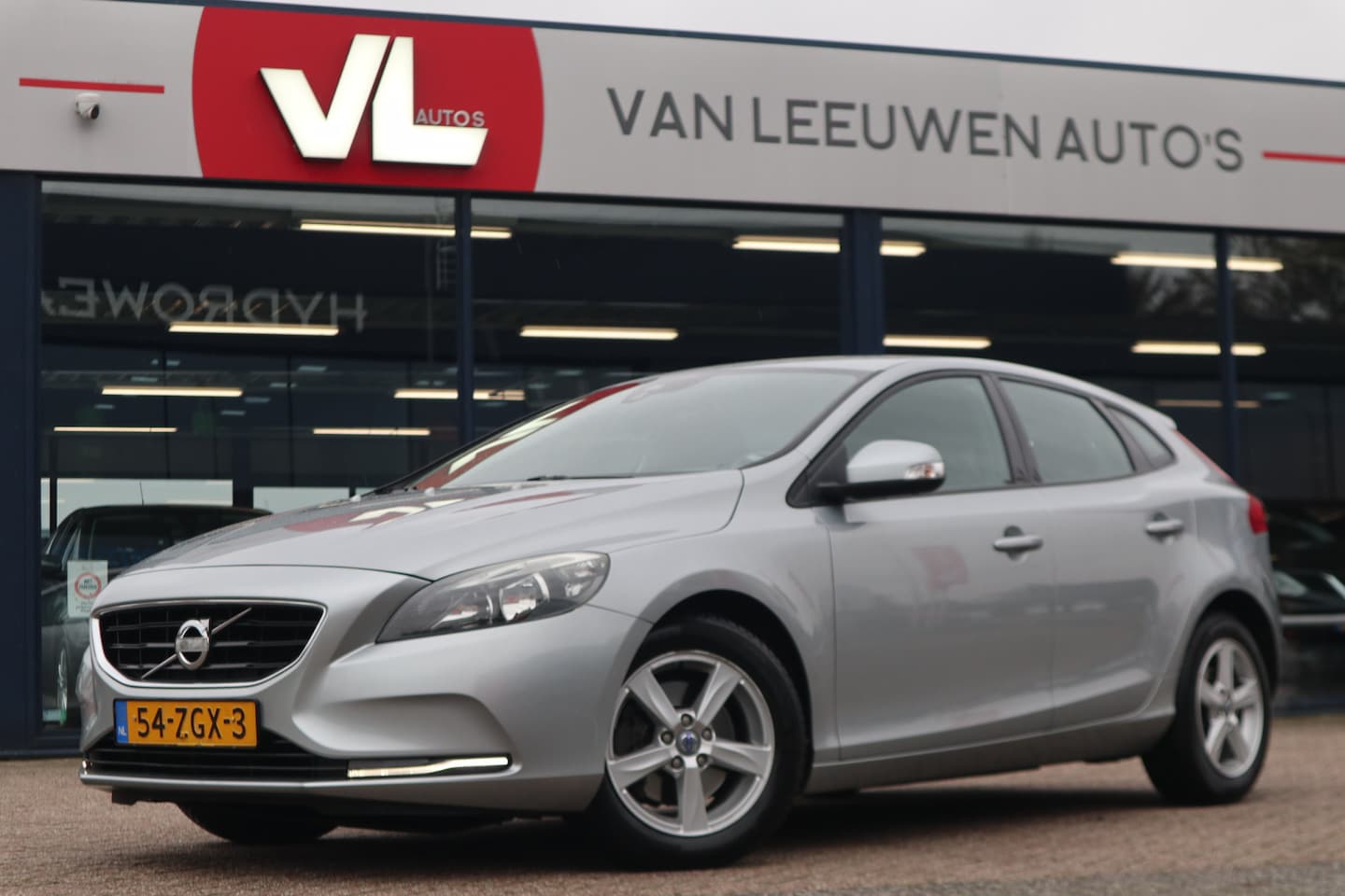 Volvo V40 - 1.6 T3 Kinetic | Nieuw Binnen | Navigatie | Climate Control | APK 23-06-2025 | - AutoWereld.nl