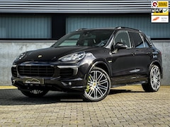 Porsche Cayenne - 3.0 S E-Hybrid Sport Design | Org. NL | Dealer ond. | 1e eig.| Panorama | CarPlay | Soft c