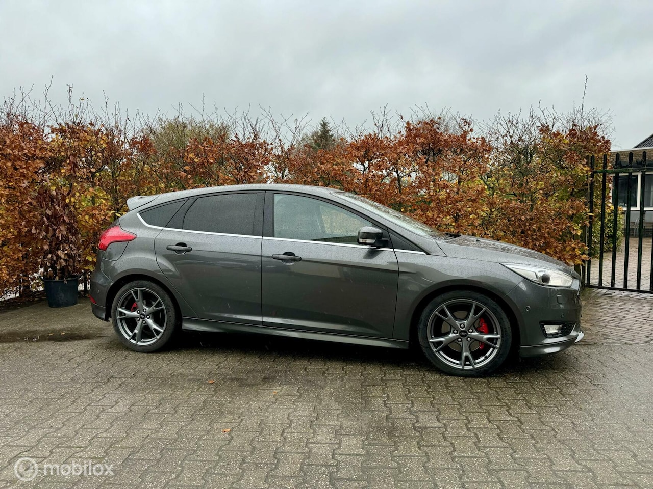 Ford Focus - 1.5 150 PK ST-Line Xenon / Navi / Schuifdak / 95000KM - AutoWereld.nl