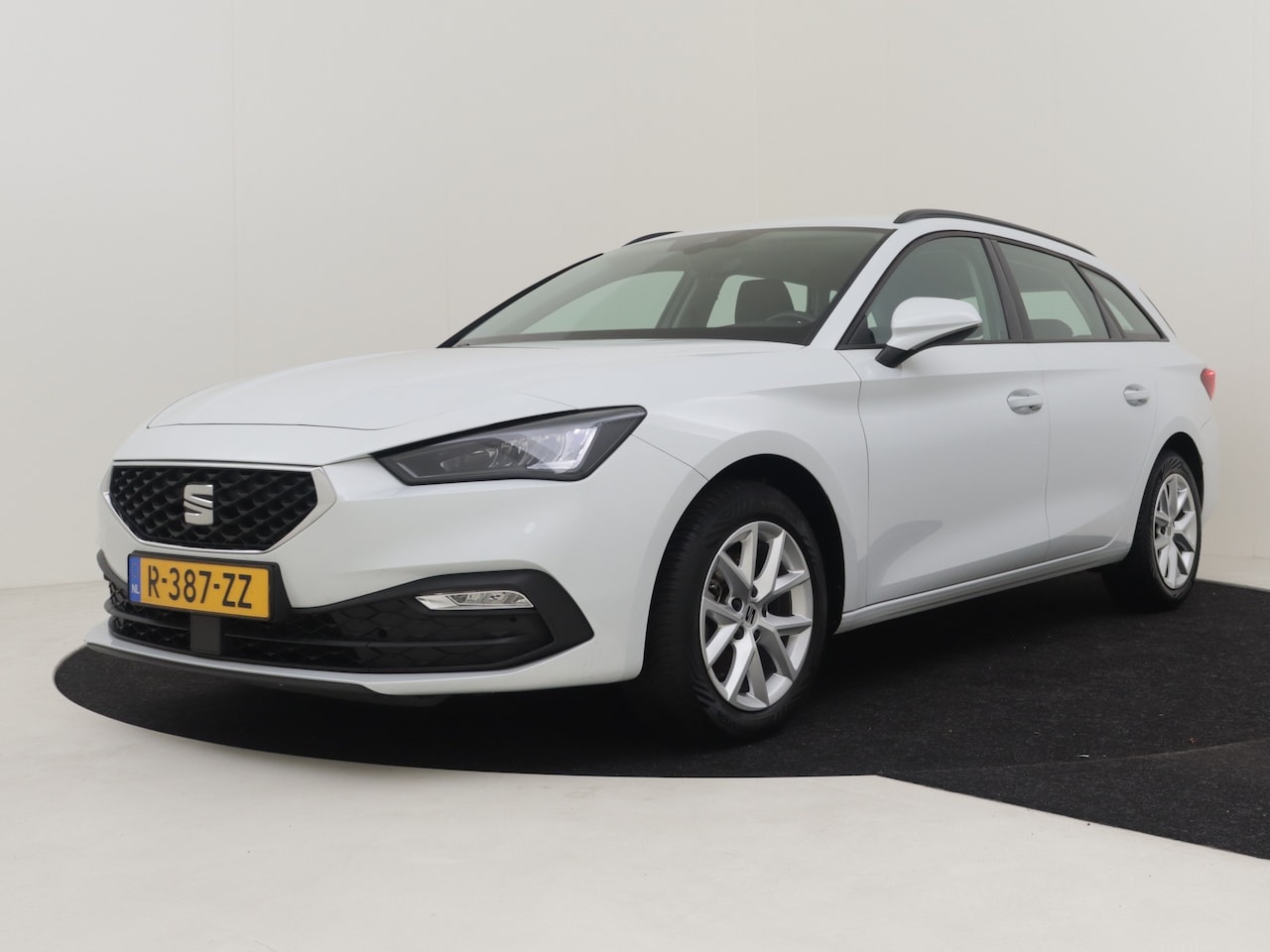 Seat Leon Sportstourer - 1.0 TSI 90pk | Cruise control | App connect | App conncet | Led koplampen | Dab radio | 16 - AutoWereld.nl