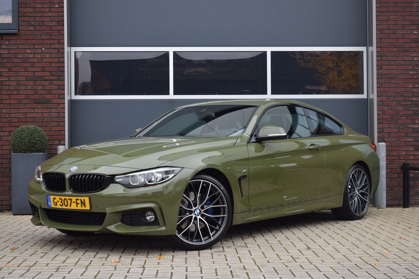 BMW 4-serie Coupé - 420i High Executive M-Sport | Urban Green | - AutoWereld.nl