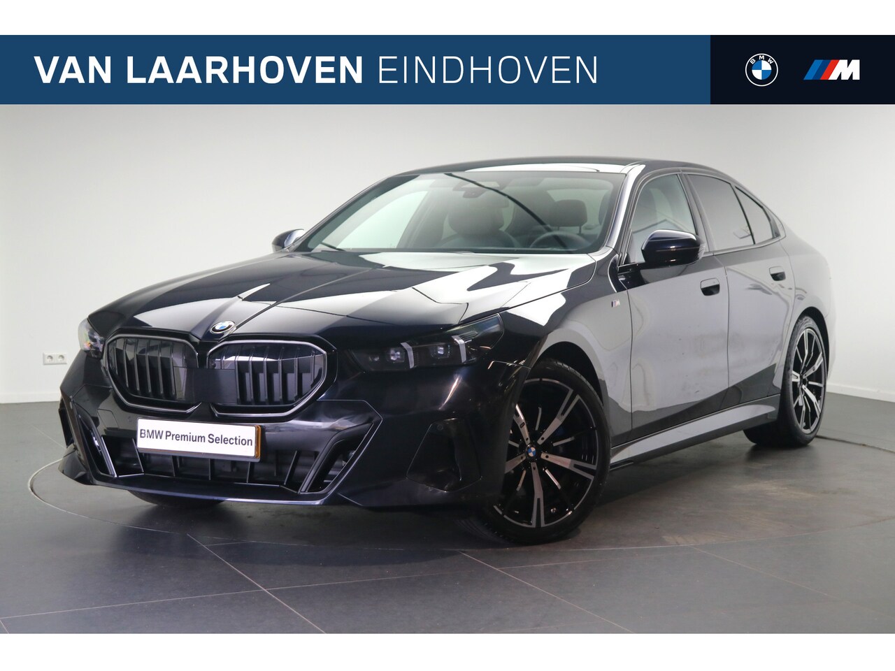 BMW 5-serie - 520i High Executive M Sport Automaat / Panoramadak / Trekhaak / Stoelventilatie / Adaptiev - AutoWereld.nl