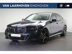 BMW 5-serie - 520i High Executive M Sport Automaat / Panoramadak / Trekhaak / Stoelventilatie / Adaptiev