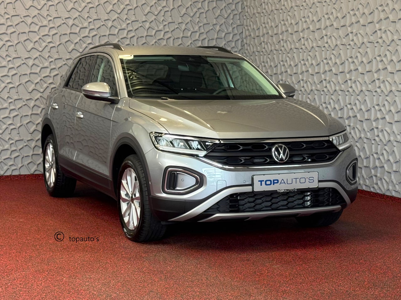 Volkswagen T-Roc - 1.5 TSI 150PK EVO ADAP.CRUISE LED VIR.COCKPIT CAMERA STOEL.VERW. 17''LMV KEYLESS 2024 70 B - AutoWereld.nl