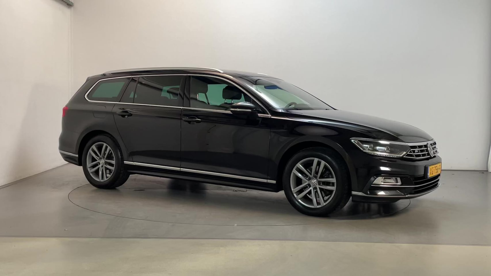 Volkswagen Passat Variant - 1.4 TSI 150pk ACT Highline Business R R-Line Leder Stoelverwarming Navigatie DAB+ - AutoWereld.nl