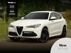 Alfa Romeo Stelvio - 2.0 T AWD Veloce | Carplay | Bianco-Nero | TI-difusser | Customized by Klompcars