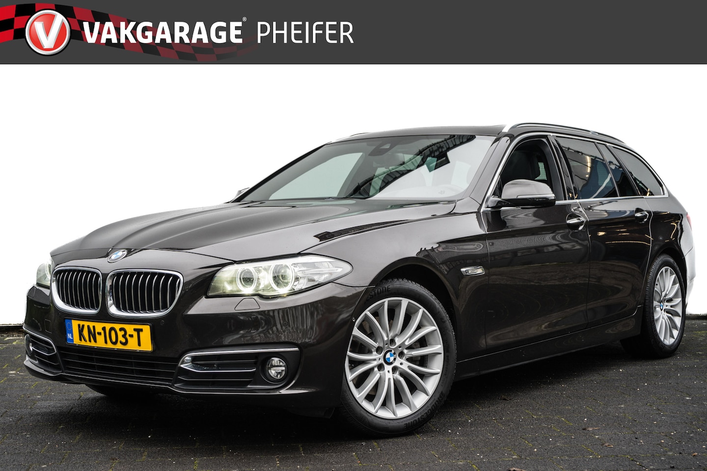 BMW 5-serie Touring - 520d Aut. Luxury Edition Trekhaak/ Leer/ Head up/ Panoramadak/ Comfortstoelen/ Stoelverwar - AutoWereld.nl