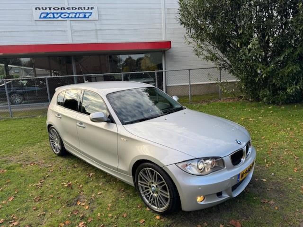 BMW 1-serie - 130i M-SPORT ULTIMATE EDITION/AUTOMAAT/F1/LEER/XENON - AutoWereld.nl