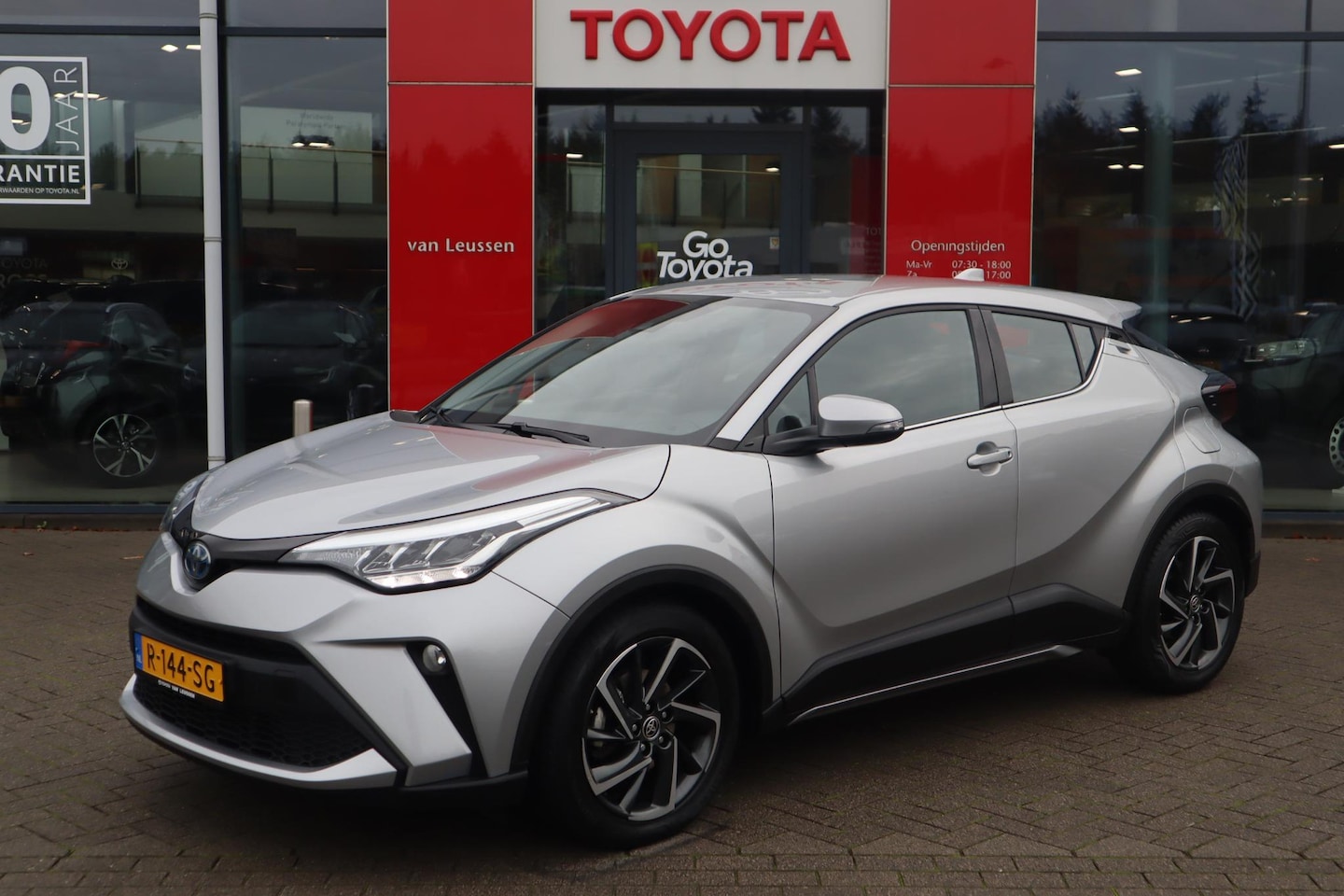 Toyota C-HR - 2.0 HYBRID DYNAMIC 184PK NAVI KEYLESS APPLE/ANDROID AD-CRUISE PARKSENSOREN 18"LMV NL-AUTO - AutoWereld.nl