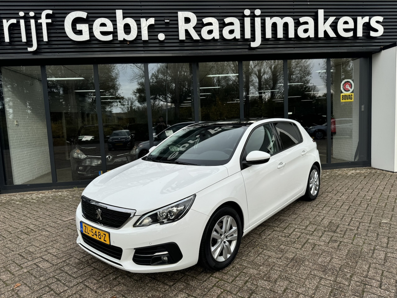 Peugeot 308 - 1.2 PureTech Blue Lease Executive *Panorama*Navi*ECC*EXPORT/EX BPM* - AutoWereld.nl