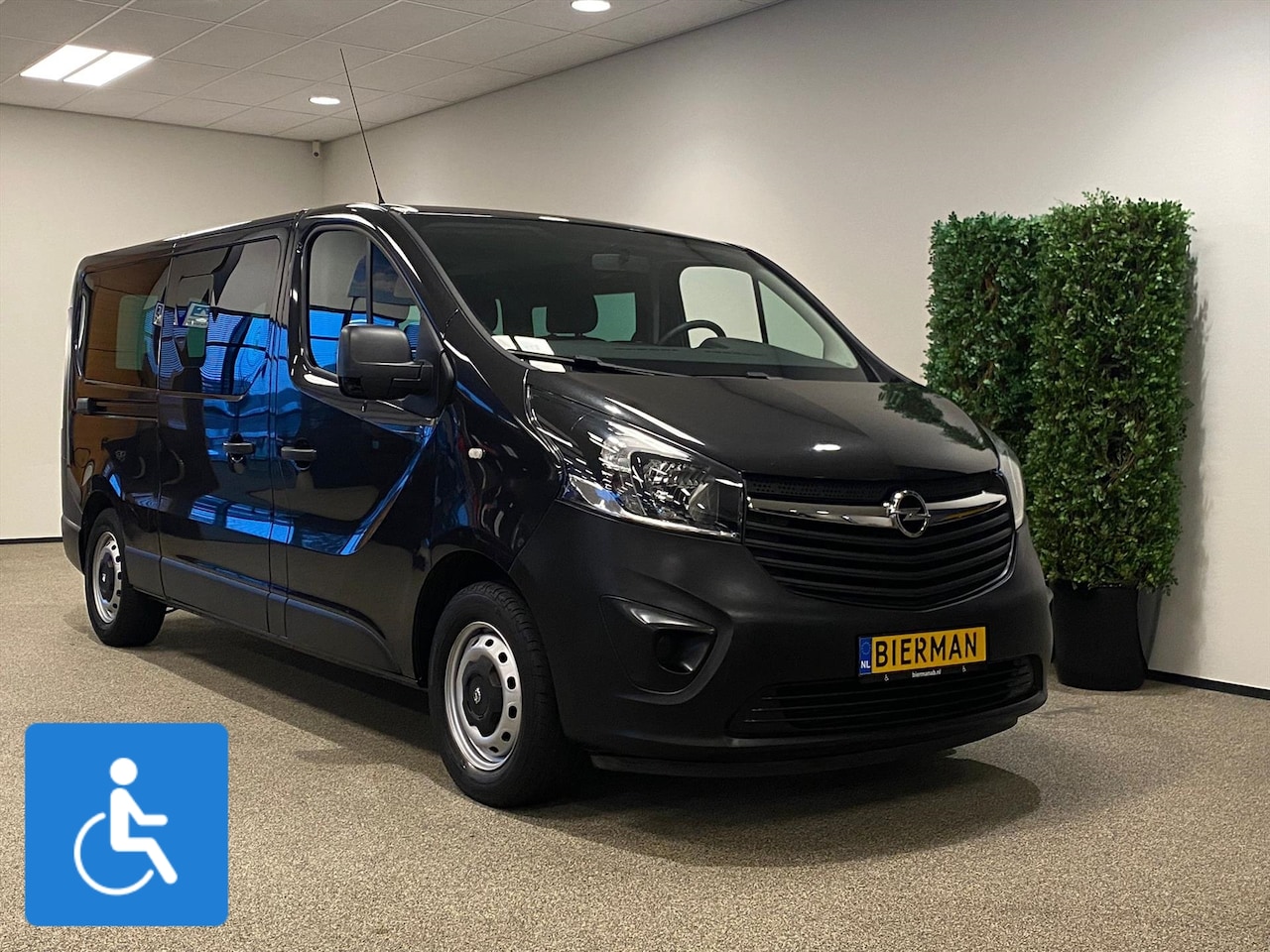 Opel Vivaro - L2H1 Rolstoelbus (2x zijschuifdeur) - AutoWereld.nl