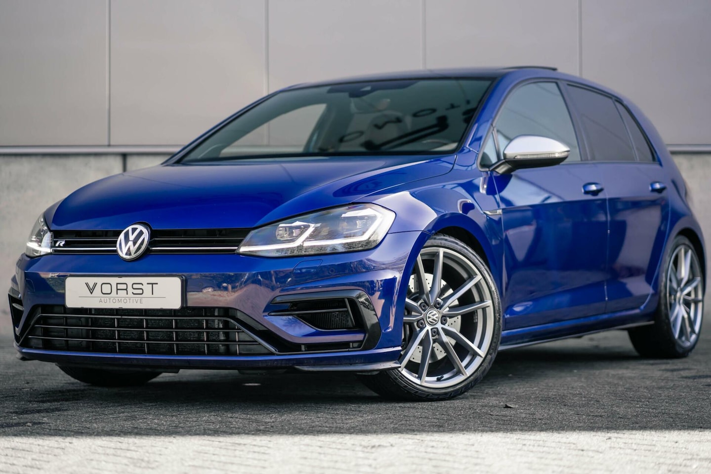 Volkswagen Golf - 2.0 TSI 4Motion R DSG Pano Dynaudio DCC - AutoWereld.nl