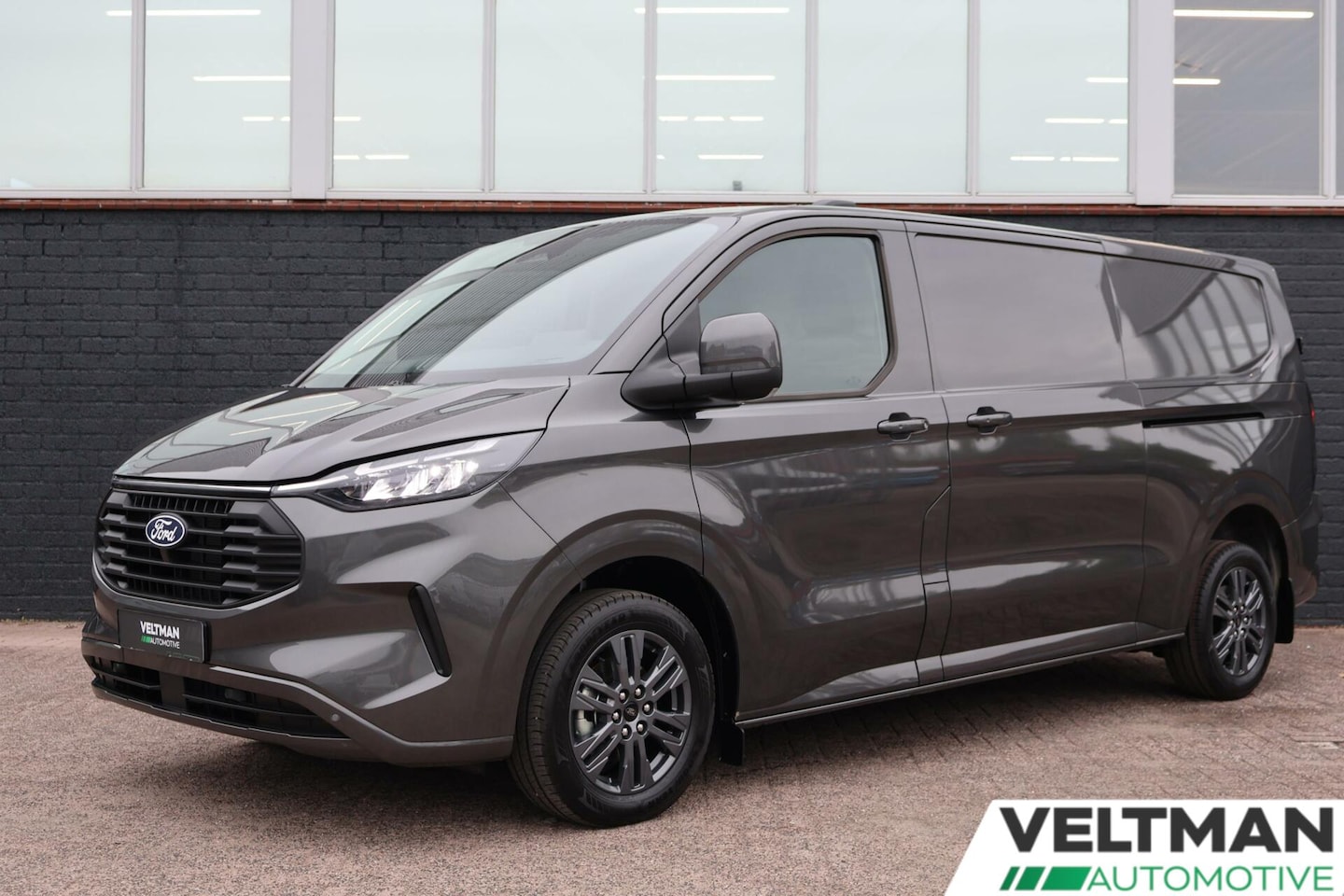 Ford Transit Custom - 320 2.0 TDCI L2H1 Limited 170PK TREKHAAK 5 JAAR GARANTIE AUTOMAAT DIRECT LEVERBAAR - AutoWereld.nl