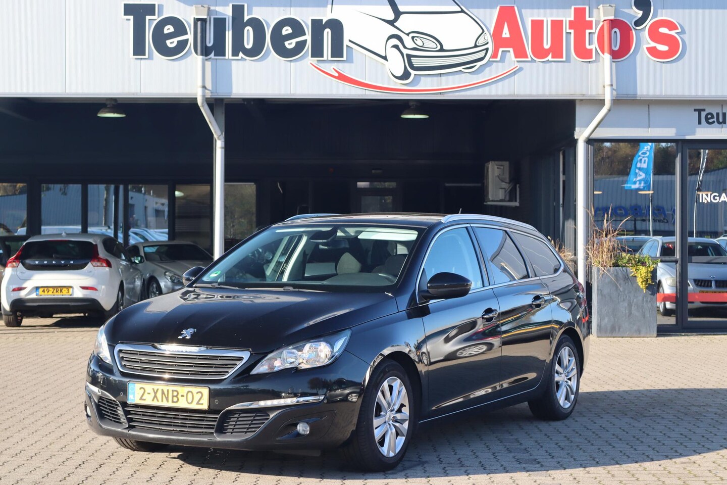 Peugeot 308 SW - 1.6 BlueHDI Blue Lease Executive Navigatie, Climate control, Panoramadak, Camera, Trekhaak - AutoWereld.nl