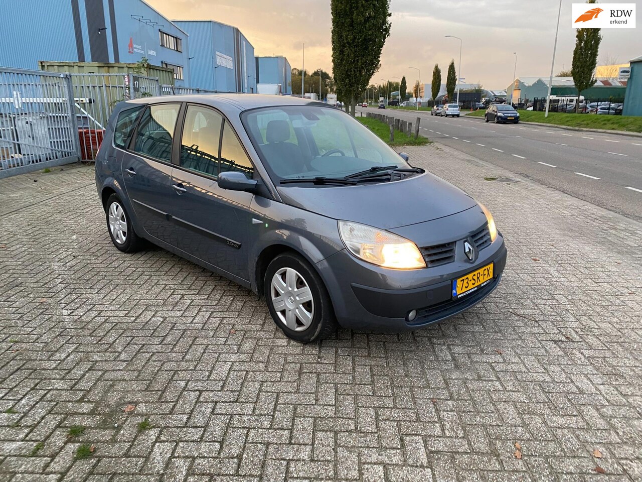 Renault Grand Scénic - 2.0-16V Dynamique Comfort 7 Zits - AutoWereld.nl