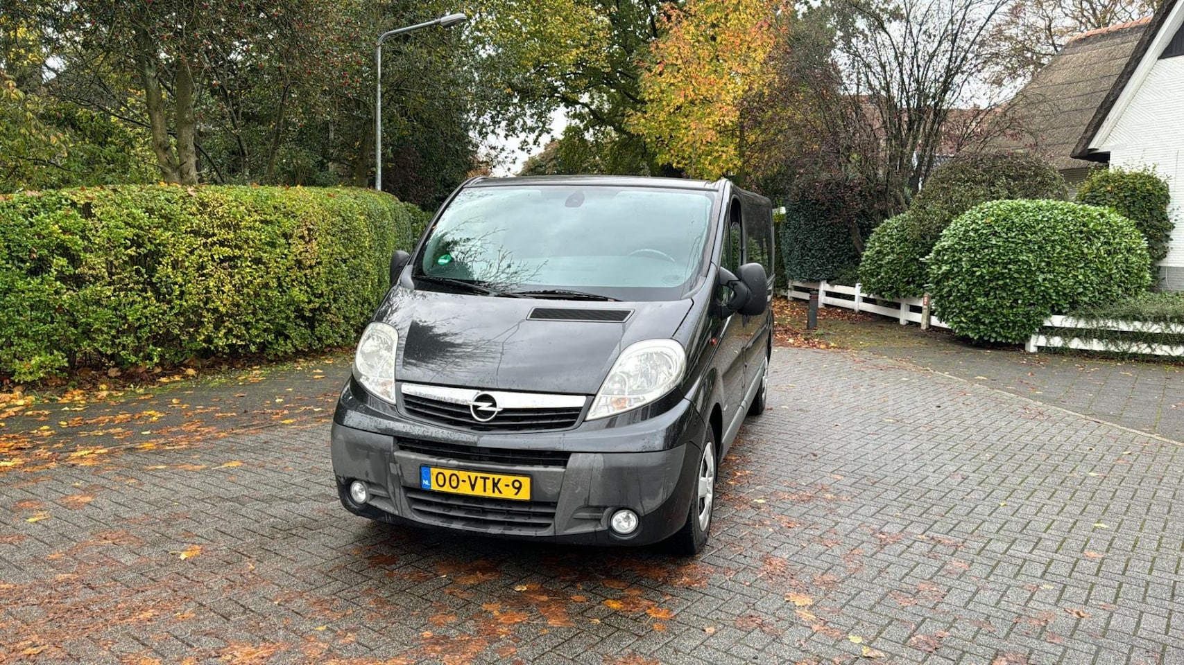 Opel Vivaro - 2.5 CDTI L2H1 DC 260.000 NAP AUTOMAAT AIRCO ZWART 2008 - AutoWereld.nl