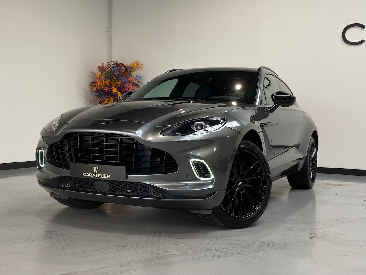 Aston Martin DBX - 550 / Panorama / - AutoWereld.nl