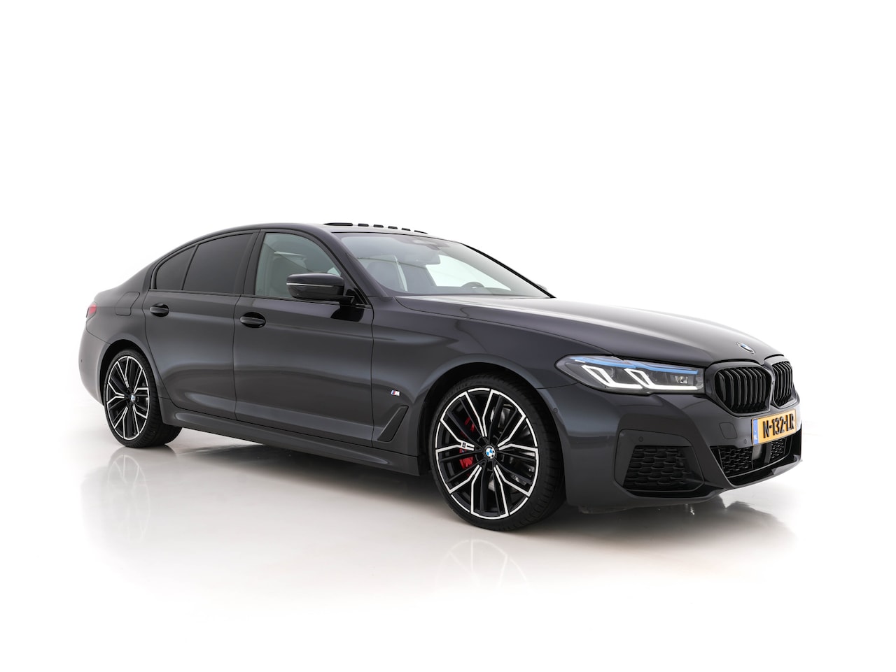 BMW 5-serie - 540d xDrive High Executive Aut. *PANO | LASER-LIGHT | SOFT-CLOSE | HEAD-UP | ADAPTIVE-CRUI - AutoWereld.nl