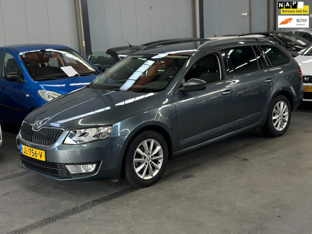 Skoda Octavia Combi - 1.2 TSI Greentech Ambition Businessline Automaat 3de Eigenaar APK NAP - AutoWereld.nl