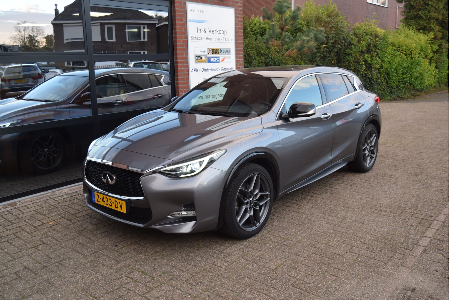 Infiniti Q30 - 1.6t Sport Tech | FULL!! | Panorama | Bose | - AutoWereld.nl