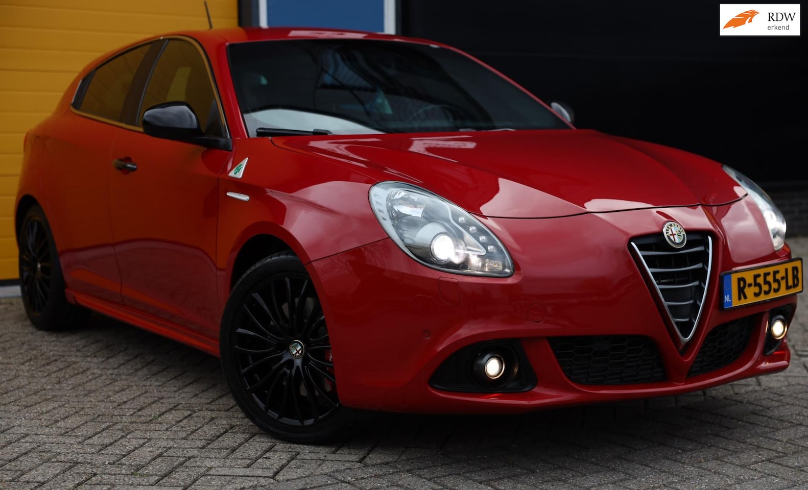 Alfa Romeo Giulietta - 1.7 TBi Quadrifoglio Verde / 241 Pk / Automaat / Leder / Ecc / Cruise Control / Stoelverwa - AutoWereld.nl