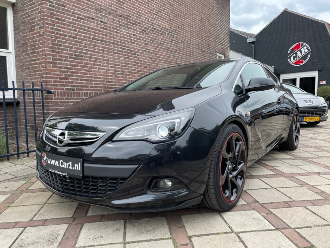 Opel Astra GTC - 1.6 Turbo GTC Sport 200pk LEDER AIRCO XENON CRUISE - AutoWereld.nl