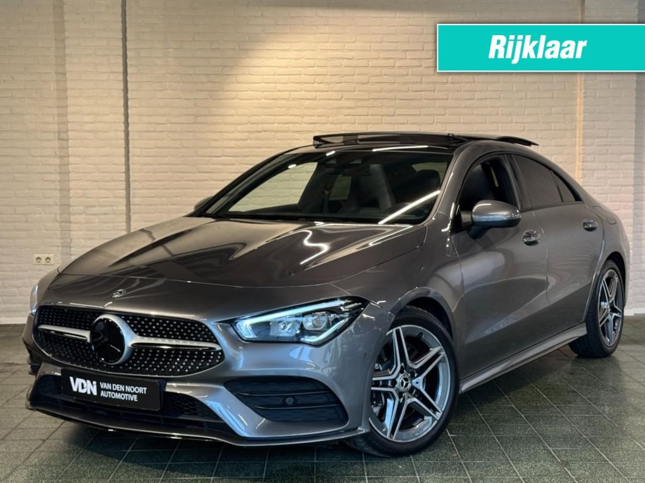 Mercedes-Benz CLA-Klasse - 220 Premium AMG Night Pano Sfeerv Widescreen Camera 18'' - AutoWereld.nl