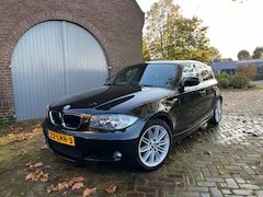 BMW 1-serie - 118i Business Line Sport | M - pakket | 5 DR | Origineel NL | 17 inch